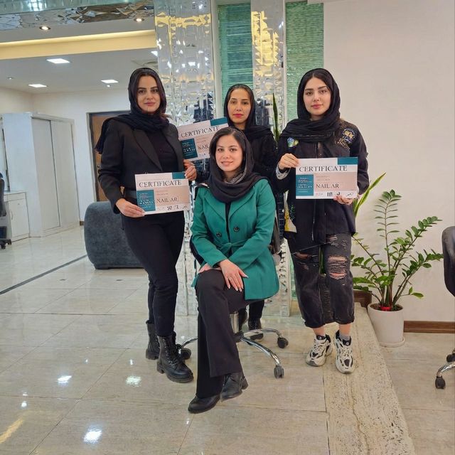 کلاس نیمه خصوصی